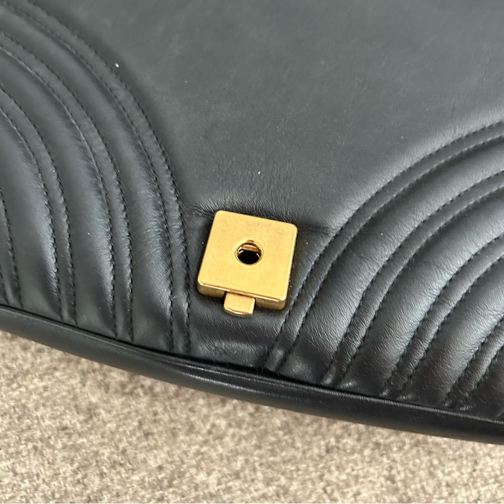 Gucci Marmont Medium Shoulder Bag - Picture 13 of 16